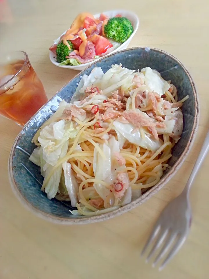 今日の朝昼ごはん☆ツナとキャベツの和風ペペロンチーノ|yuki.sさん