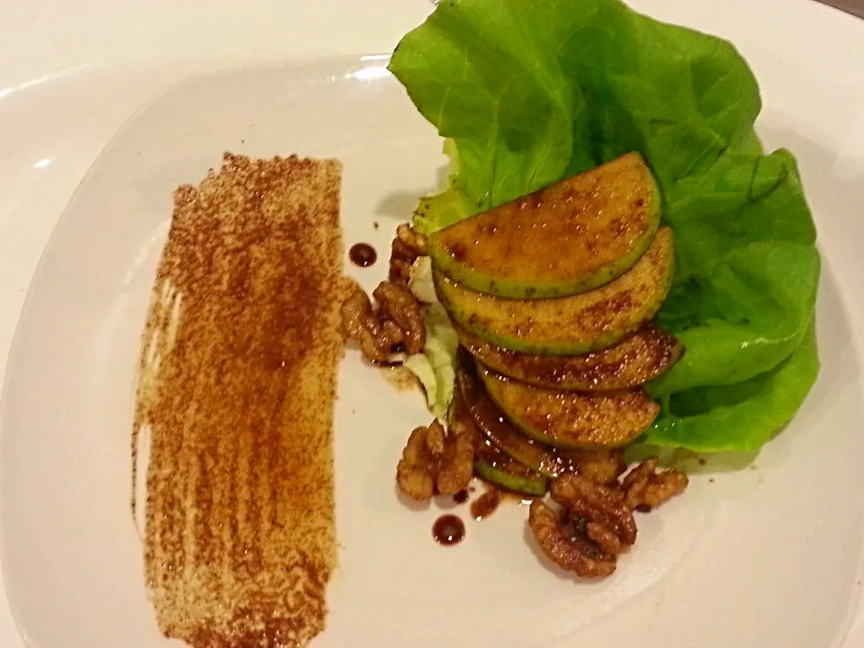 Cinnamon-Balsamic Granny Smiths with Walnut and Butter Lettuce|Dustin Stairさん