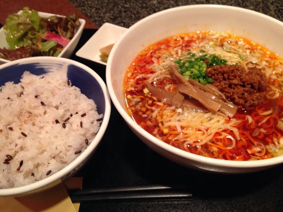 お昼は、中華料理屋さんで、サンラータンメンのセット|まさとさん