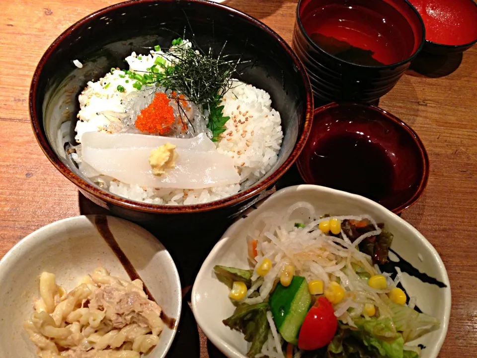 Snapdishの料理写真:生しらす丼。|liccaさん