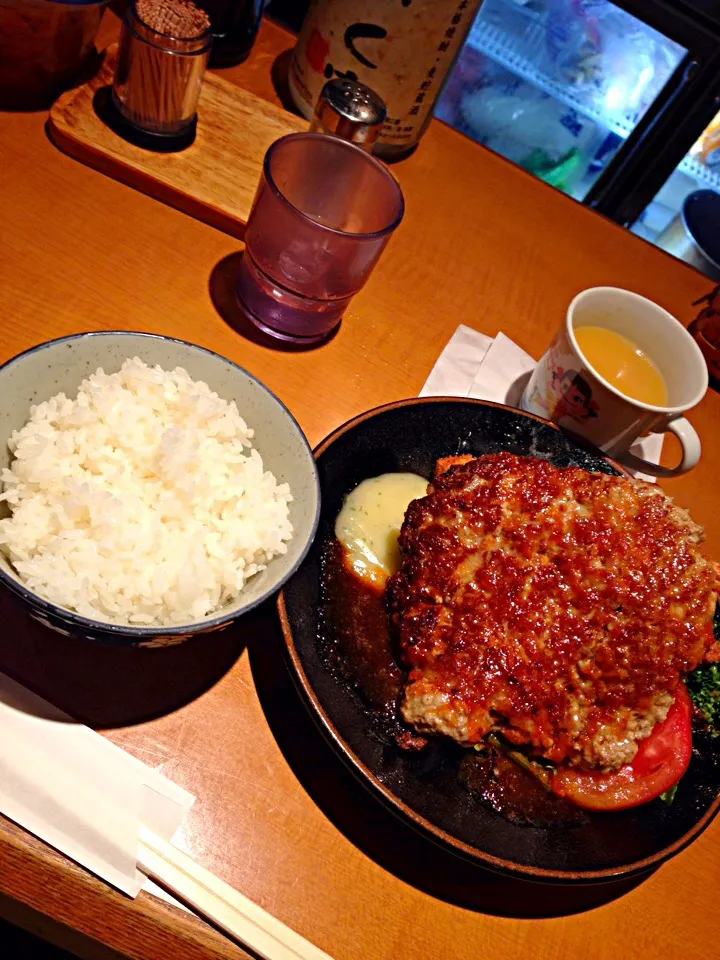 Snapdishの料理写真:ハンバーグ|Ayaka Nakamuraさん