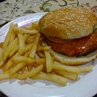 homemade beef burger + french fries..|nuryn zynalさん