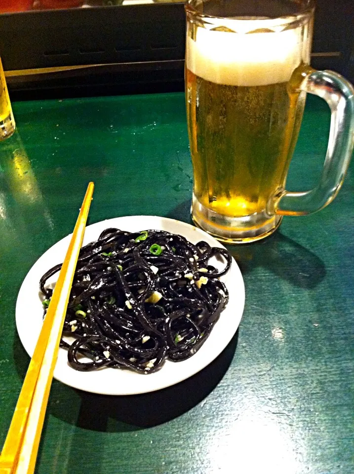 Squid ink noodles & Orion beer @ Gimpa Gimpa Okinawa|Christine Bruceさん