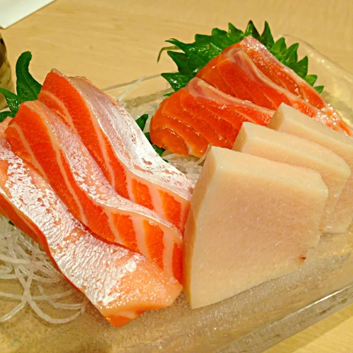 Snapdishの料理写真:Salmon belly, swordfish, salmon|prissyさん