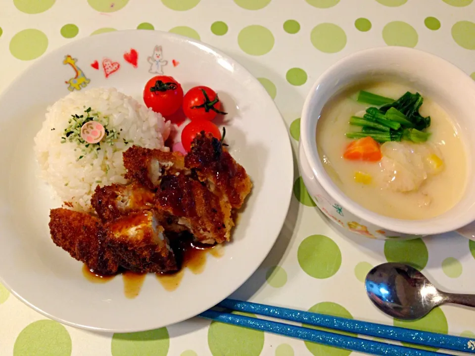 チキンカツとほうれん草シチューのお子様ディナー🍴|ひよさん