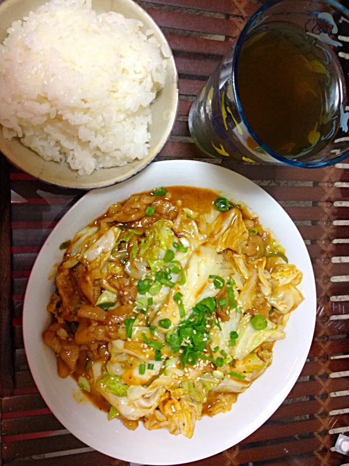 Snapdishの料理写真:豚バラとキャベツの味噌マヨ炒め|えりさん