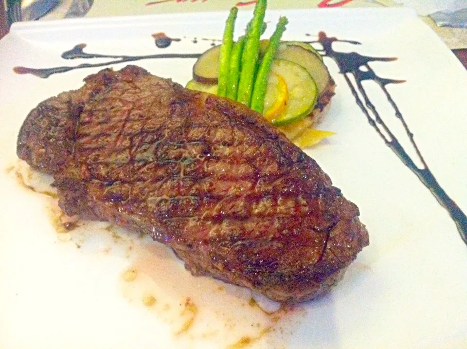 Char-grilled Australian beef sirloin steak|skyblueさん