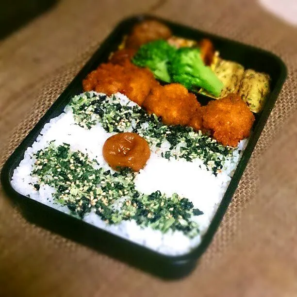 今日のお弁当〜ヽ(´▽｀)/
◎青ネギ玉子焼き
◎唐揚げ
◎和風玉ねぎおろしハンバーグ
◎ウインナー醤油炒め
◎ブロッコリー

彼氏が日曜日の夜まで出張で居ない…(´；ω；｀)
うわぁ〜ん(T^T)(T^T)(T^T)(T^T)(T^T)(T^T)(T^T)

寂しすぎる…(´；ω；｀)|Ryo-koさん