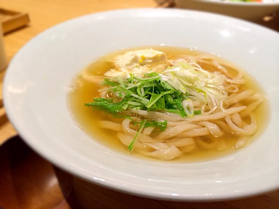 生湯葉と水菜のうどん|はらぺこ嬢さん