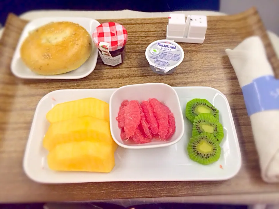 Breakfast on Delta biz class|Johnnyさん