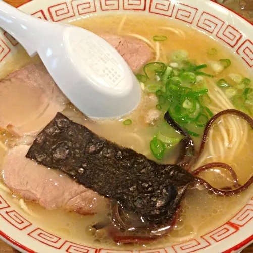 Snapdishの料理写真:とんこつラーメン|Yas Nakさん