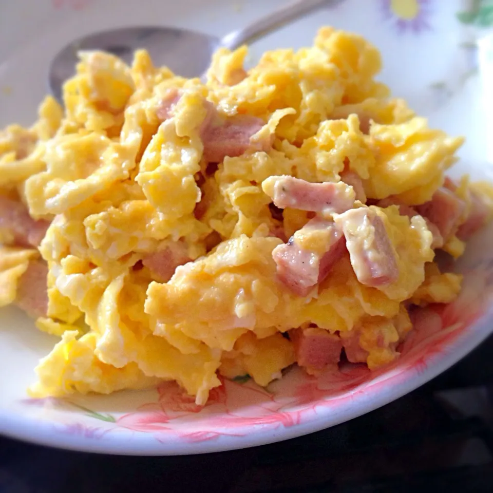 Scrambled-egg with ham & cheese. ^^|해리さん