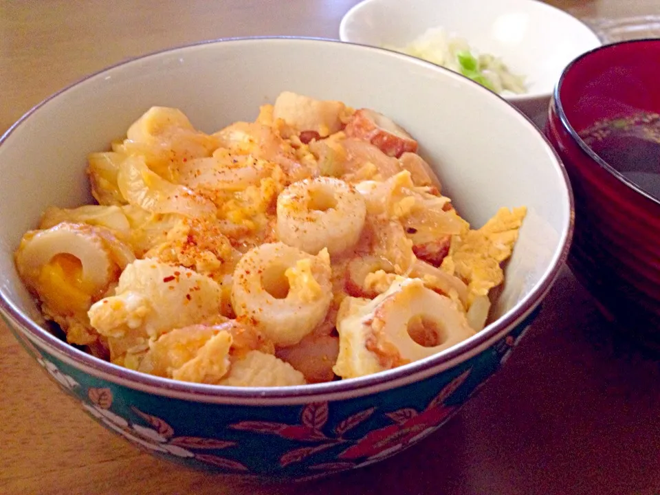 玉子丼にちくわいっぱいいれて昼食🍚🍚|かずみさん