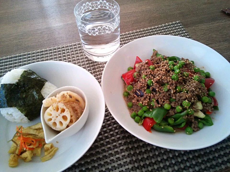 お肉も食べなきゃネ…
バランスアップlunch♪
（茄子とピーマンの挽き肉がけ）|なぎママさん