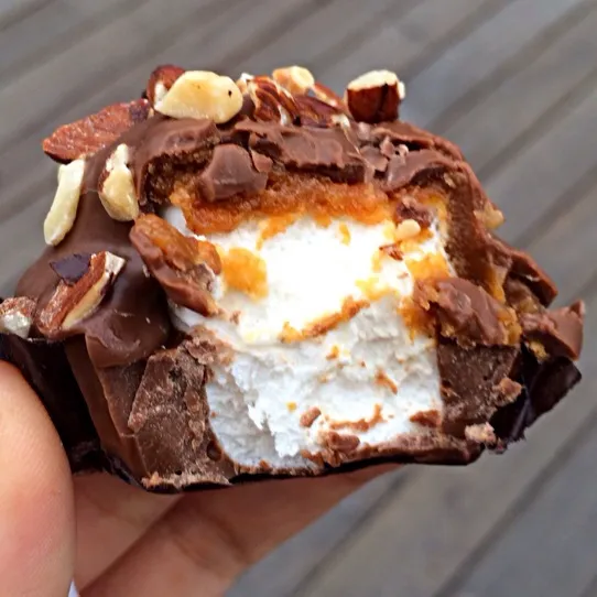 Marshmallow Dream (m-w covered with chocolate, caramel and almonds)|Sophiaさん