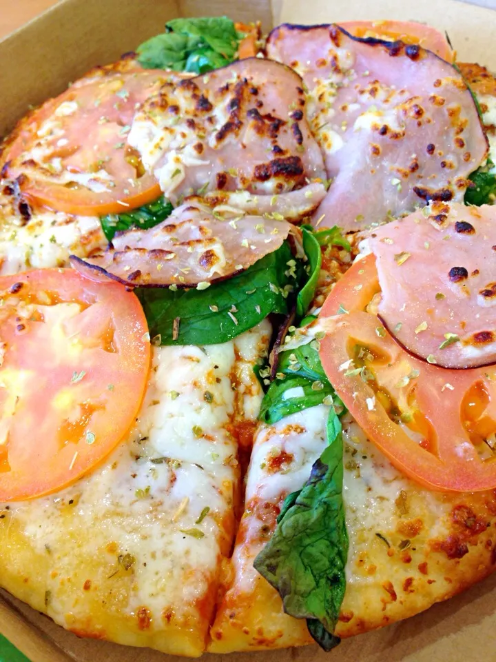 Pizza with Spinach, Ham, Tomato|happycat^^さん