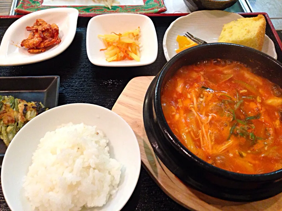 Snapdishの料理写真:순두부찌개 スンドゥブランチ|aynyaynyさん