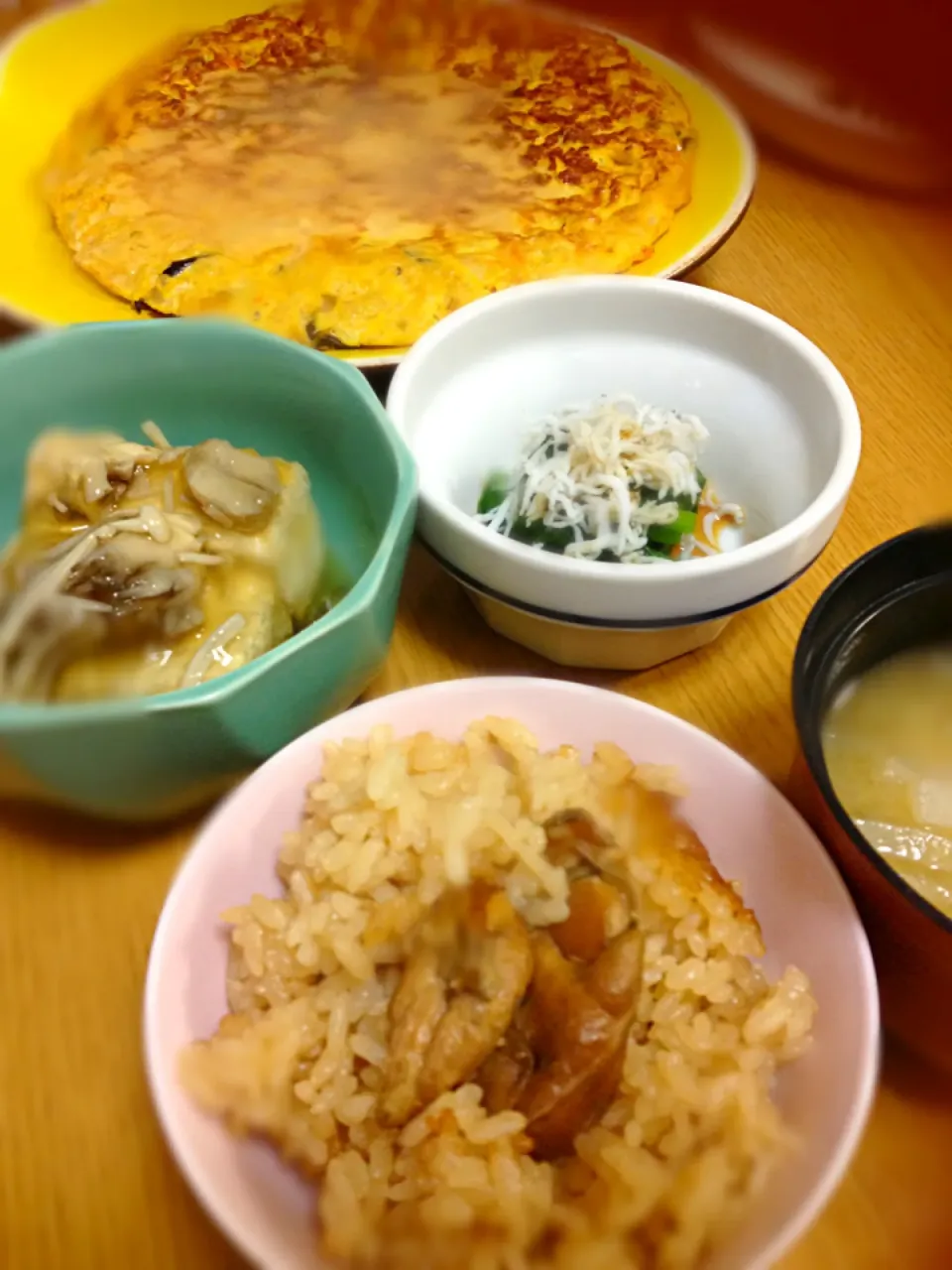 牡蠣の炊き込み御飯、ほうれん草お浸し、揚げ出し豆腐、カニ玉、大根お味噌汁|まりこさん