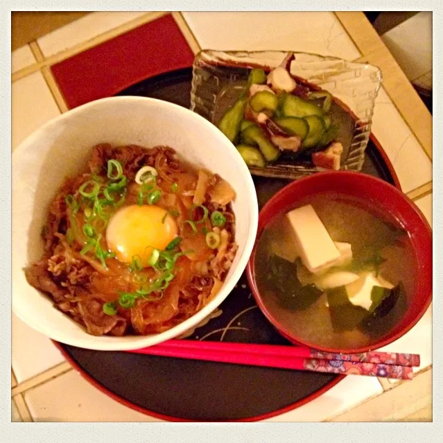 Snapdishの料理写真:牛丼☆きゅうりとタコの酢の物☆お豆腐とわかめの味噌汁(•⚗ั౪⚗ั•)|とまこ(*^o^*)さん