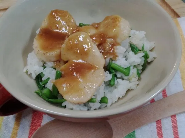 Snapdishの料理写真:テレビでやってた『ホタテの生姜焼き丼』♪|key♪さん