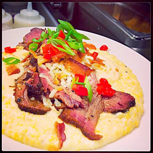 smoked brisket on peperjack grits|Justin Hillさん