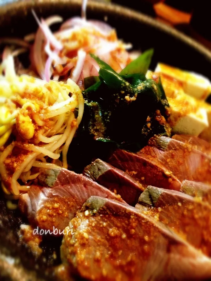 Snapdishの料理写真:⭐Tommyさんの韓国ダレで⭐ハマチの冷しゃぶサラダ|donburiさん