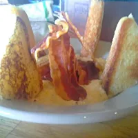 grits and bacon with ganja toast|Justin Hillさん