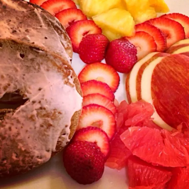 Snapdishの料理写真:Pineapples, Red Grapefruit, Strawberries, Apples and Cinnamon Raisin Bagels w/ Strawberry Cream Cheese|Curt Chillさん