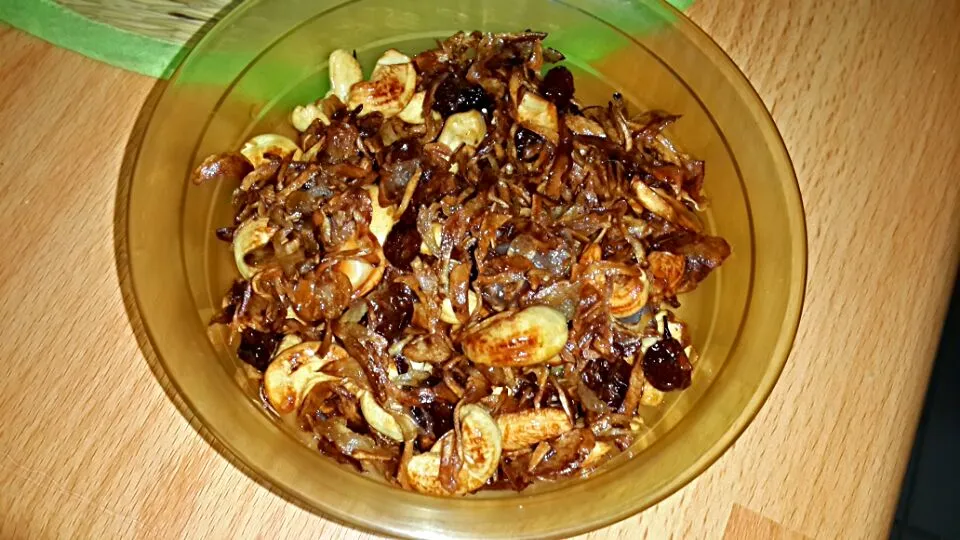 caramelized nuts nd onion..... topping for biryani.....|amala rajeevさん