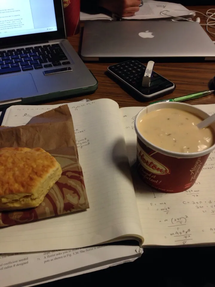 Snapdishの料理写真:Cauliflower and cheese soup with bread|joie chowさん