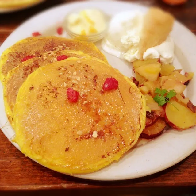 さつまいもと焼き林檎のはちみつパンケーキ♡|ふみこさん