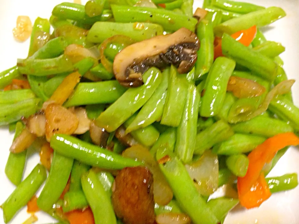 French beans sauté with mushrooms and bell peppers|sgさん