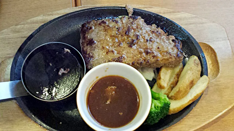 beef humburg steak with some fried potato|joさん