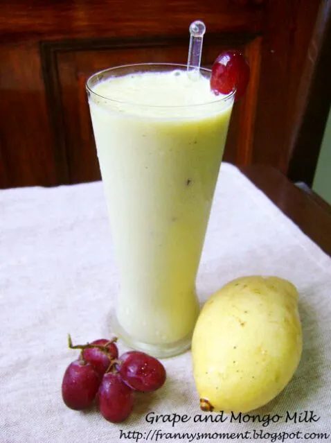 Snapdishの料理写真:Grape & mango milk|Frannyさん