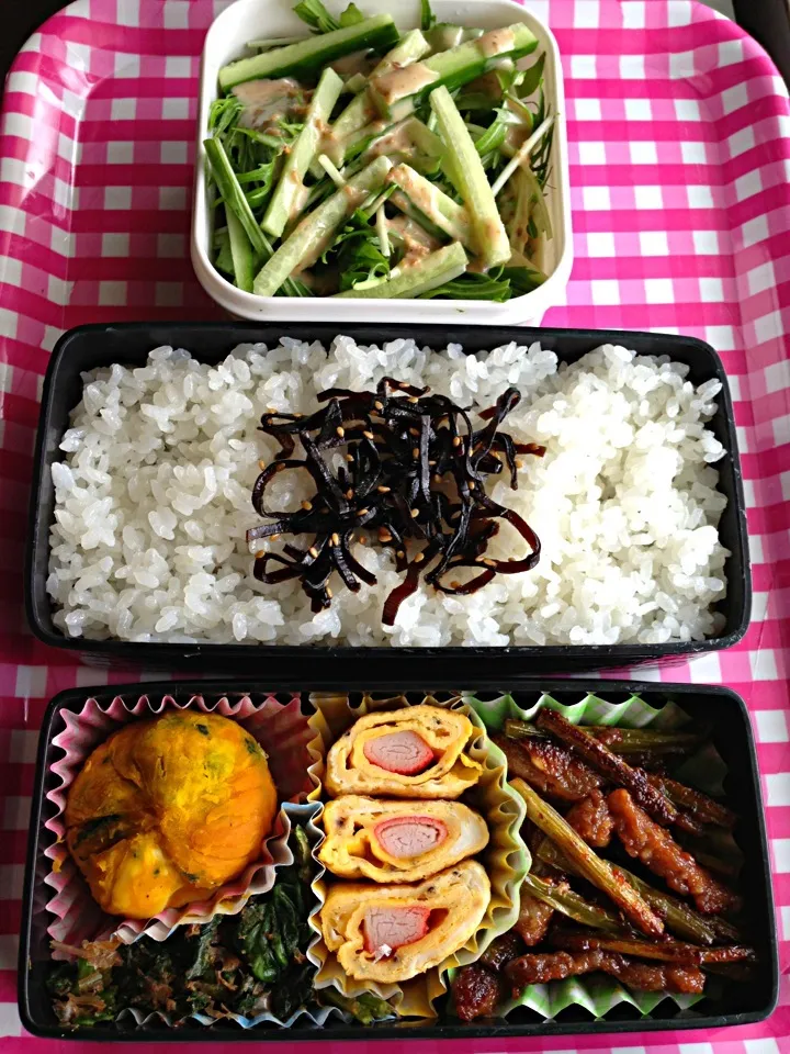 ニンニクの芽と牛焼肉弁当〜☆|なおこさん