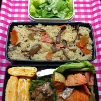 Snapdishの料理写真:鮭と炊き込み弁当〜☆|なおこさん