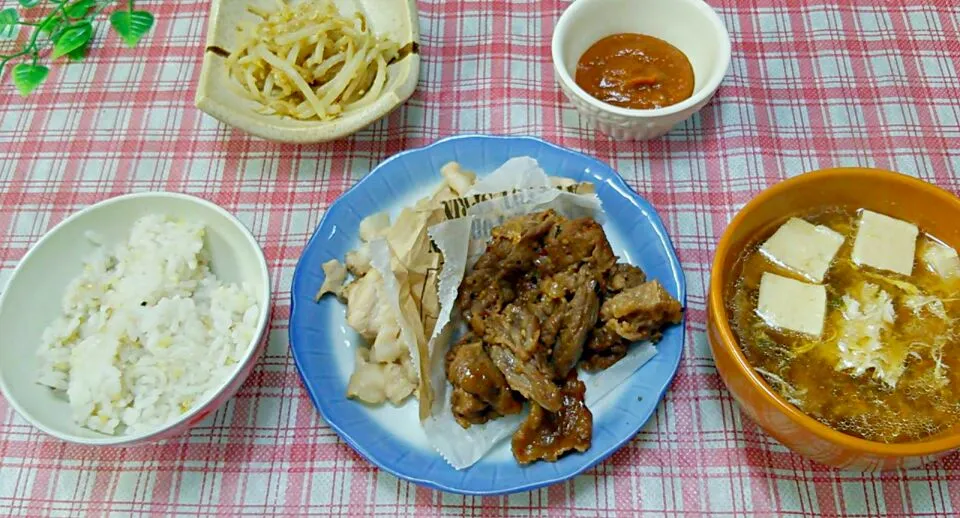 Snapdishの料理写真:韓国風ポッサム、豚カルビ、もやしのピリ辛ごま和え、春雨スープ、ごはん|M♡mamaさん