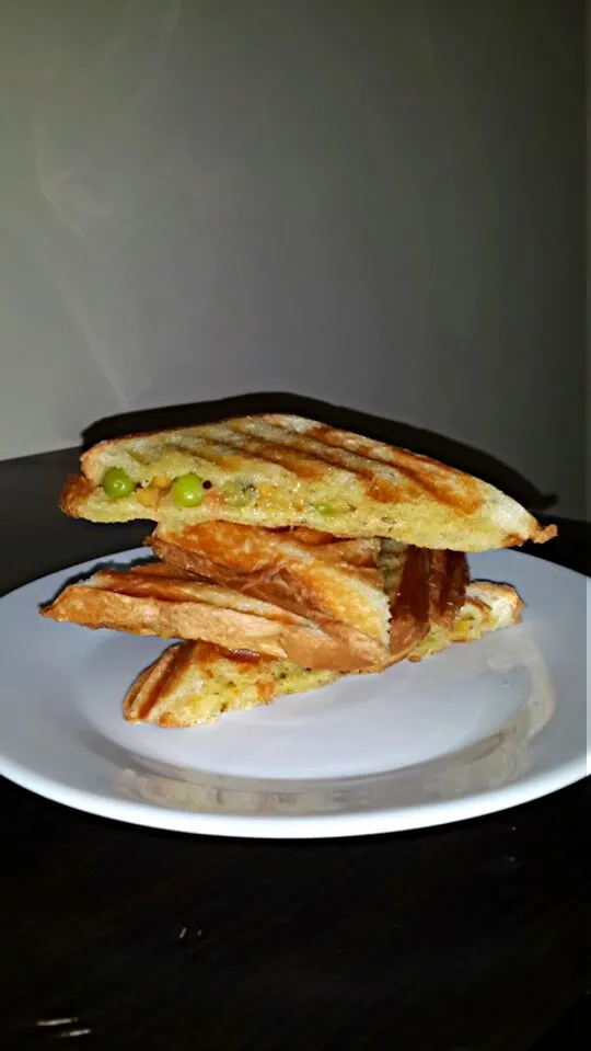 sandwich with potatoes|amala rajeevさん