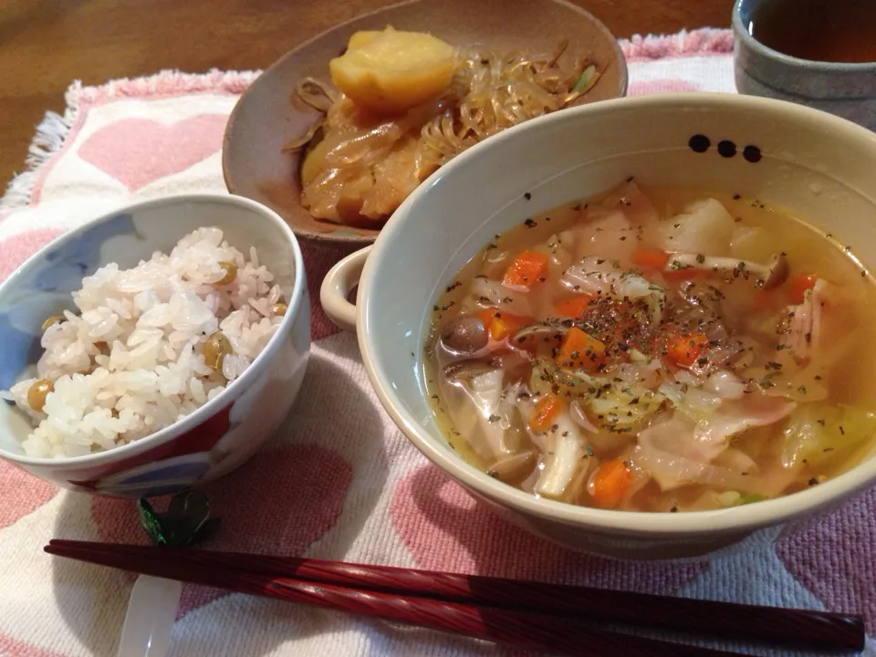 うちの畑の豆ご飯、肉を忘れた肉じゃが、野菜たっぷりスープ|Hiroko Shinkawaさん