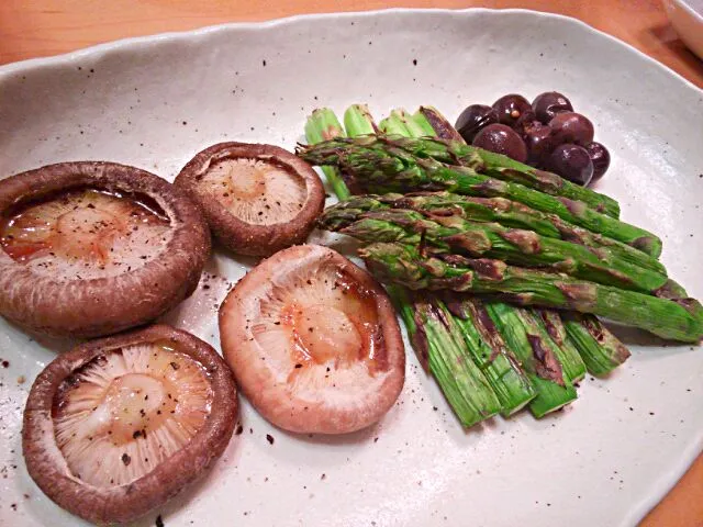 焼きアスパラガス、焼きしいたけ|gontaさん