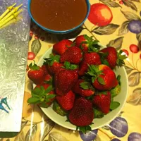 Snapdishの料理写真:Fresh Strawberries with Chocolate Baileys Infused Dip|Cora Russell-Murphyさん