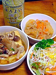 家飲みセット（揚げ出し豆腐のきのこあんかけ、じゃがいもと切り干し大根の煮物、サラダ、ほろよい）|すーさん