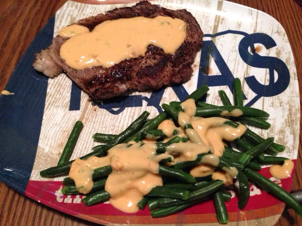 Steak & green beans with chile con queso|Meghan Ross-Medinaさん