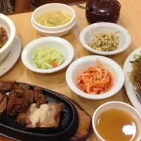 Bibimbop, kalbi, chapchae|Gordon C.さん