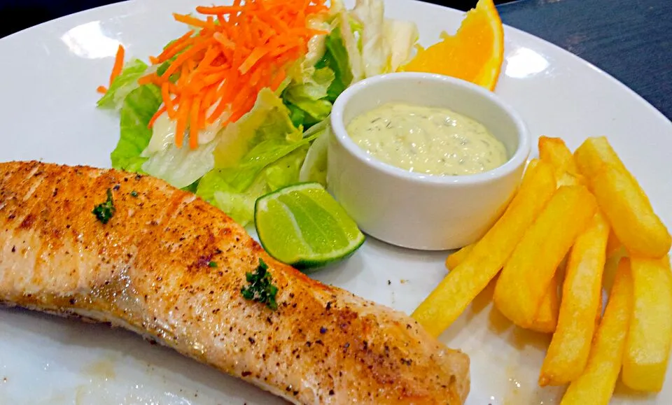 Salmon Steak @ Santa Fe' Res. , Central Department Store , Th.|ChomChuanChim (ชมชวนชิม)さん