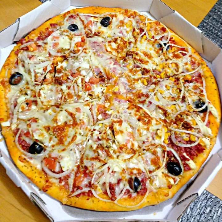 Snapdishの料理写真:Pizza🍕🍕🍕|lucia inoueさん