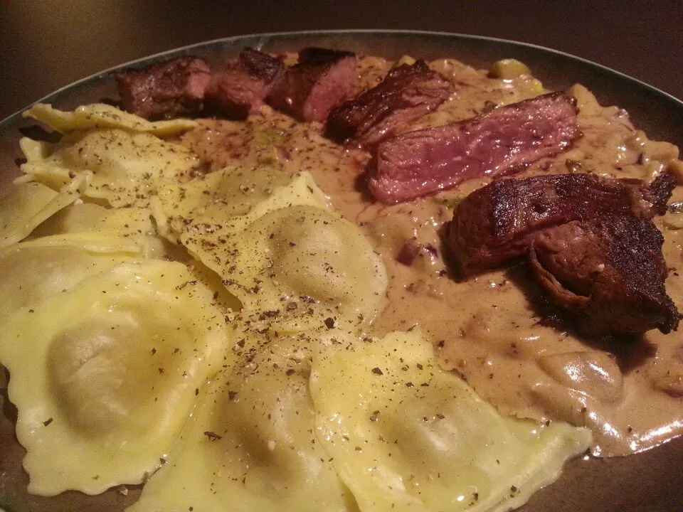 Hanging tender with porcini ravioli and mushroom-onion-marsala sauce|Frank&Jolanda - Eteninbeeldさん