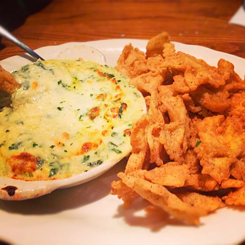 Spinach and artichoke dip with spicy fried bow tie  noodles for dipping|Elise Templetさん