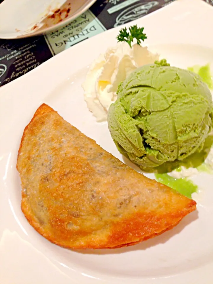 Tokyo red bean crispy puff with matcha icecream|PhUnGさん