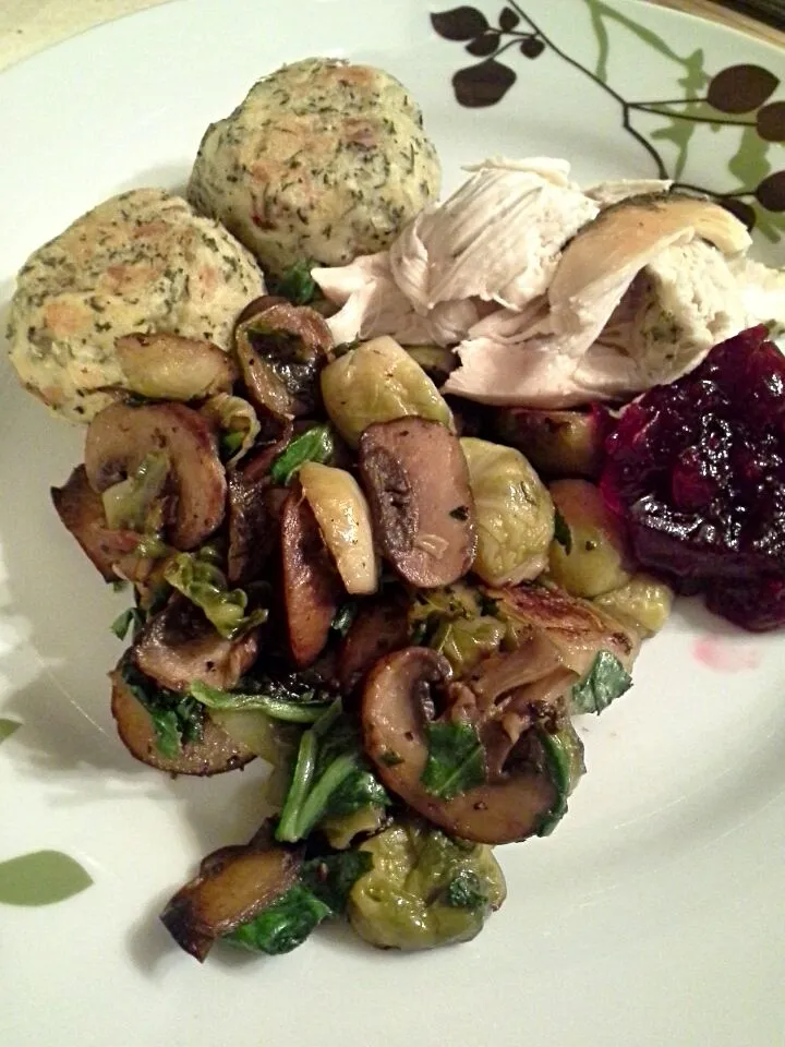 Roast chicken,  sautéed sprouts,  mushrooms and spinach with summer savory stuffing balls.|Fe's kitchenさん